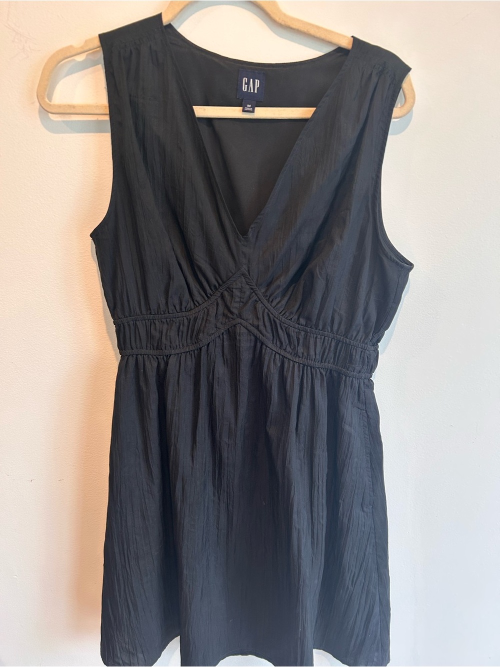GAP Black Sleeveless V-Neck Gathered Empire Dress